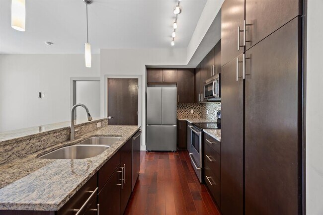 Building Photo - 1320 Robert Browning St