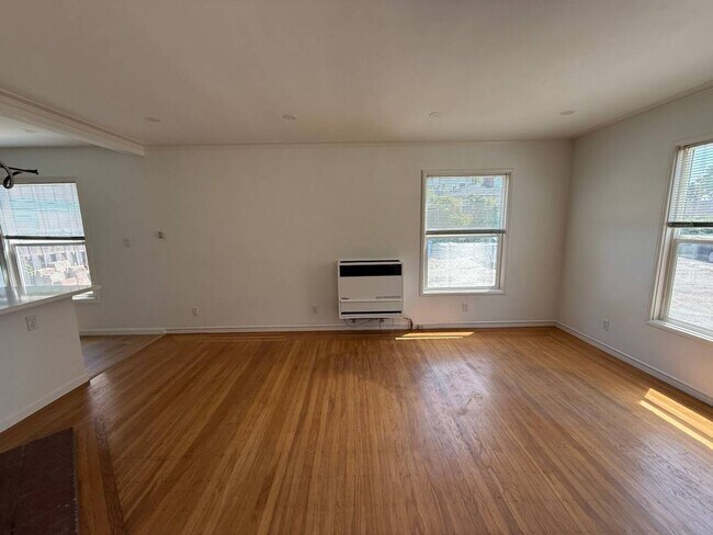 Building Photo - 1br - 700ft2 - Charming 8-unit apartment building. Walk to N. Berkeley BART