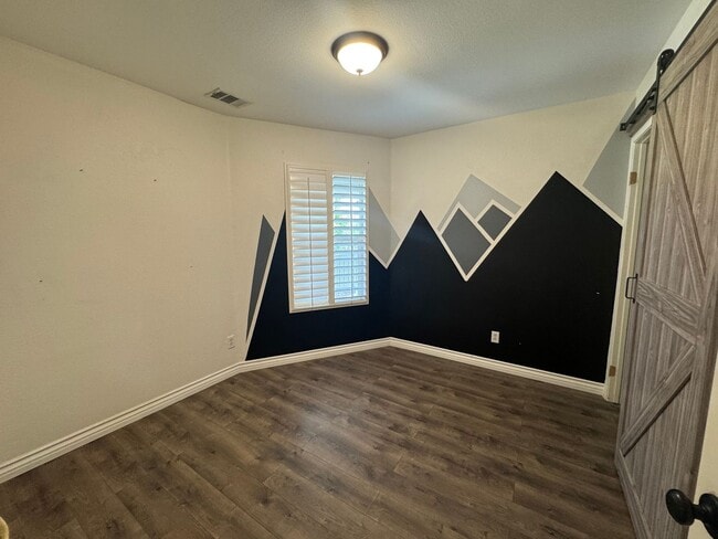 Building Photo - Calling All Military Families!!!Beautiful ...