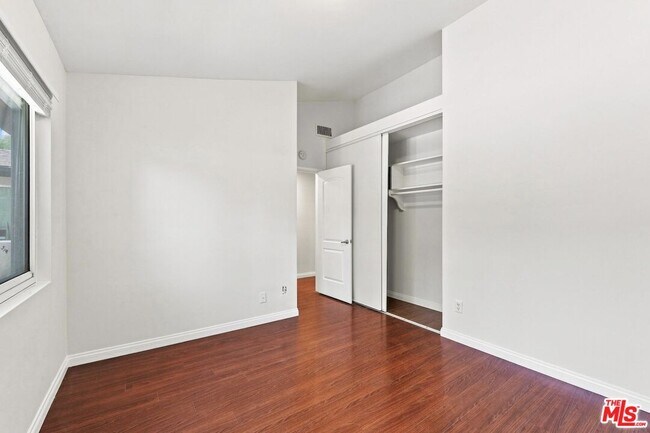 Building Photo - 15920 Gledhill St
