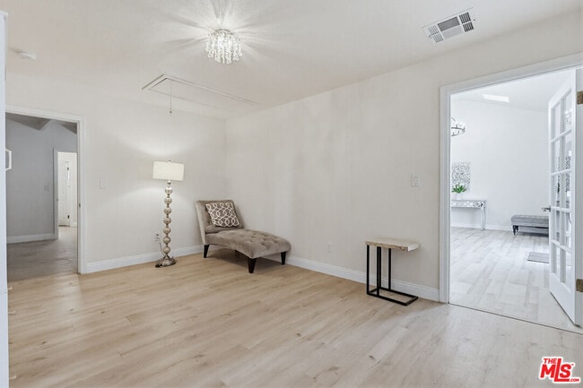 Building Photo - 9209 Paramount Blvd