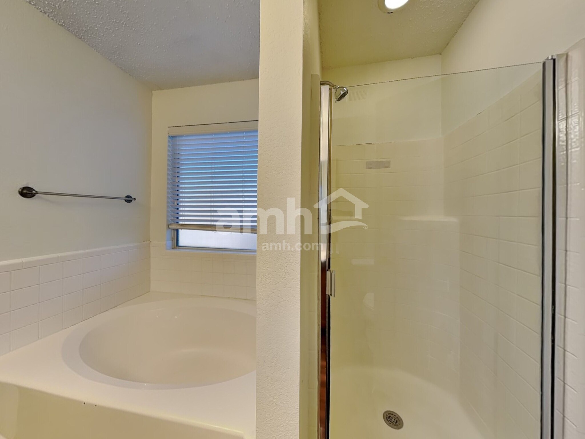 Building Photo - 717 Timber Trl