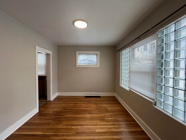 Building Photo - Lovely 2BR Home w/Fenced in Backyard!