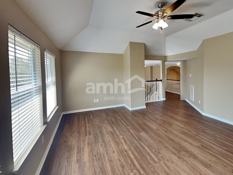 Building Photo - 2210 Two Trail Dr