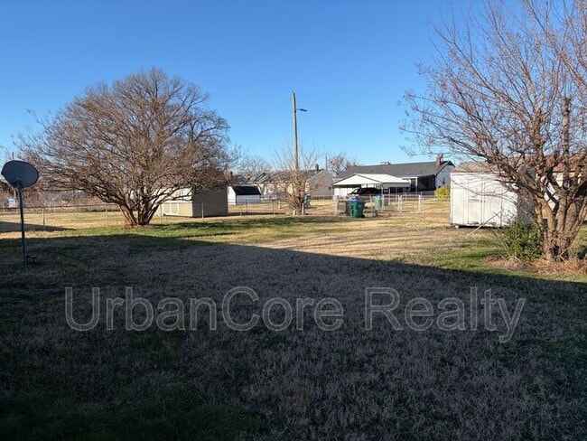 Building Photo - 808 N 30th St