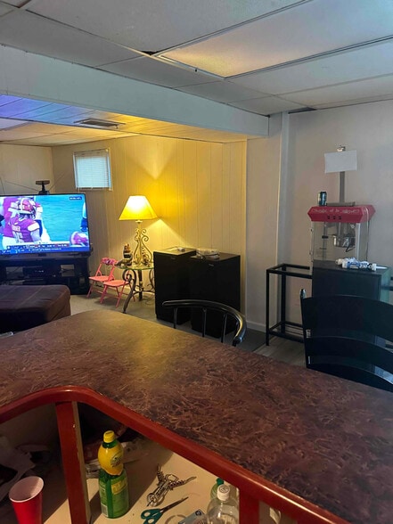 Building Photo - 522 70th St