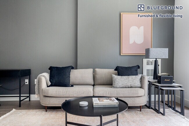 Building Photo - 18 10th St