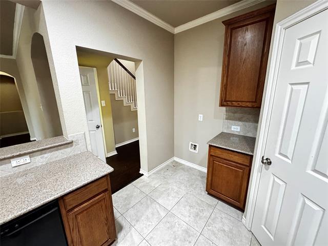 Building Photo - 4600 Palm Valley Dr