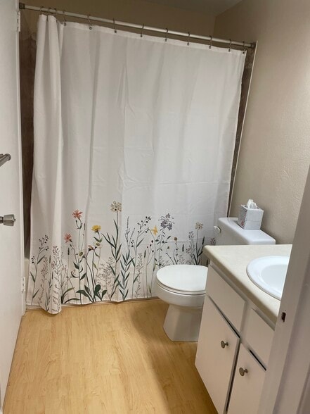 Building Photo - 2180 W Vineyard St