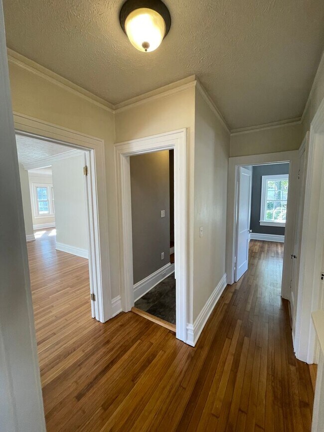 Building Photo - Updated 3/2 House in Old East Rome $2,295