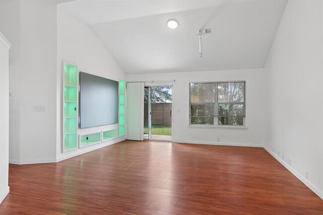 Building Photo - 14621 Lantern Dr