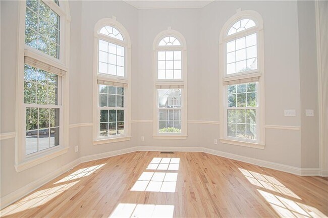Building Photo - 4012 Erin Dr