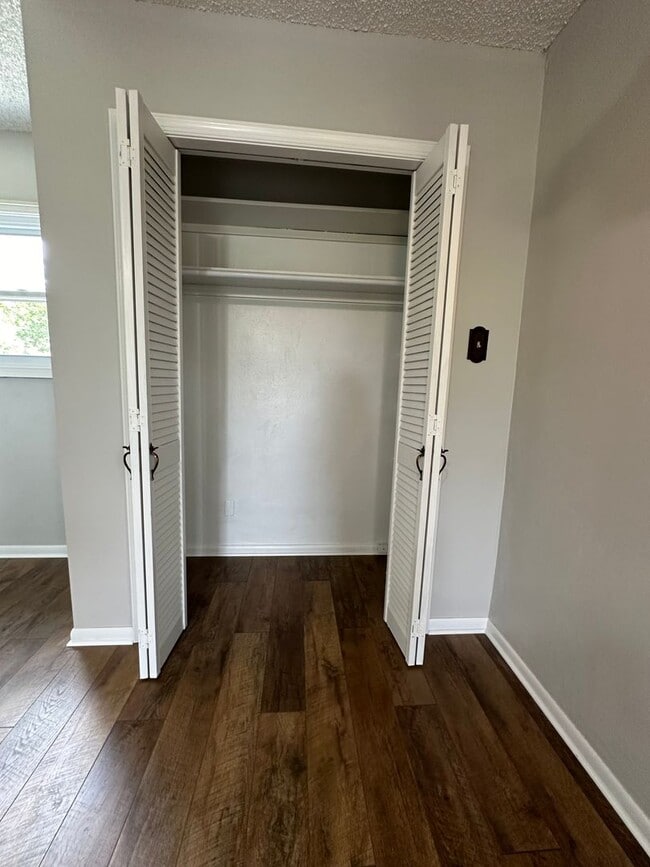 Building Photo - Pembroke Manor-4 bedroom 2.5 bath Single f...