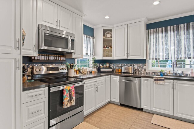 Building Photo - 6835 Aldea Ave