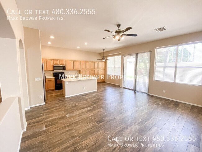 Building Photo - 3918 E Juanita Ave