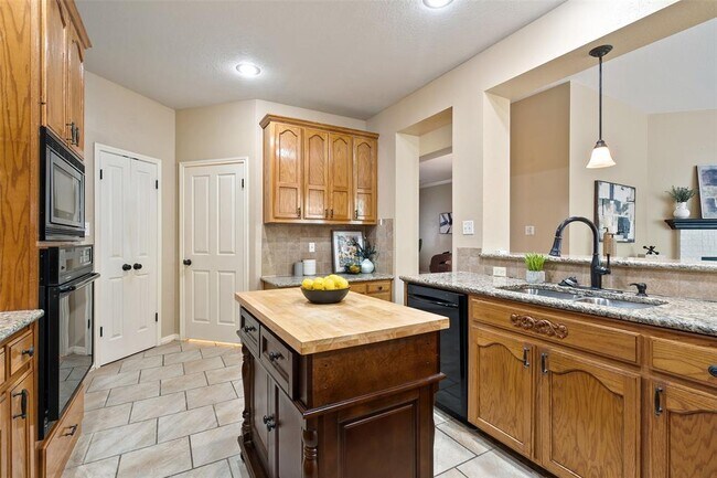Building Photo - 1502 Azalea Dr