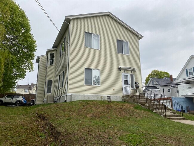Building Photo - 133 Walnut St