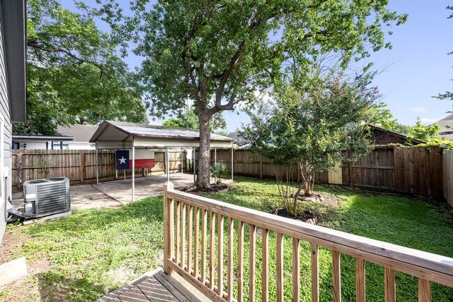 Building Photo - 5737 Dorbrandt St