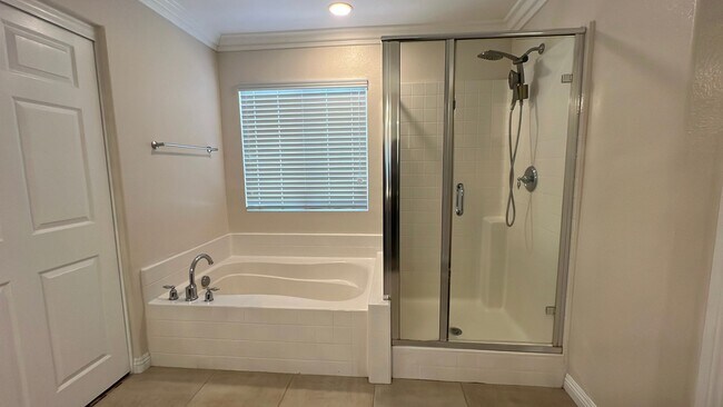 Building Photo - Beautiful West Lancaster Home