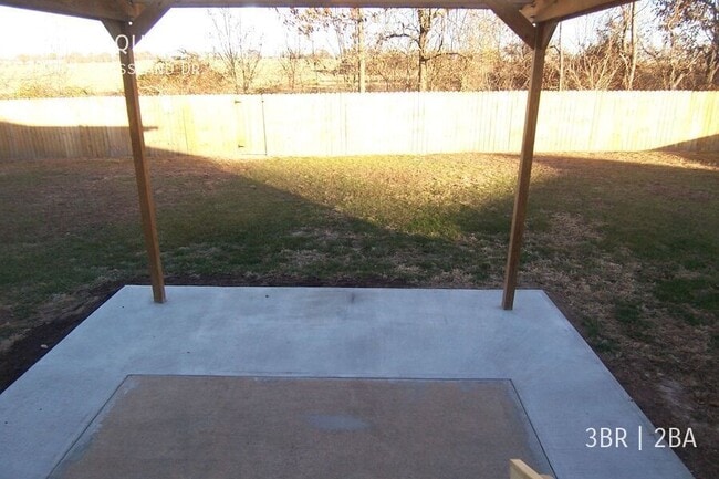 Building Photo - 3904 N Grassland Dr