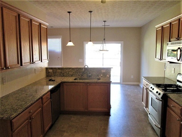 Building Photo - 200 Springs Crossing