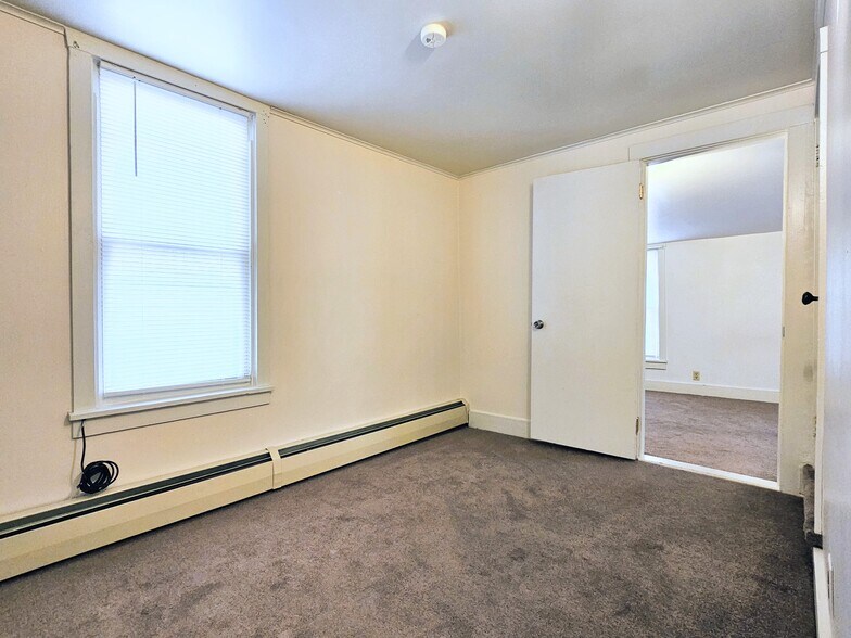 Building Photo - 103 Lincoln Ave