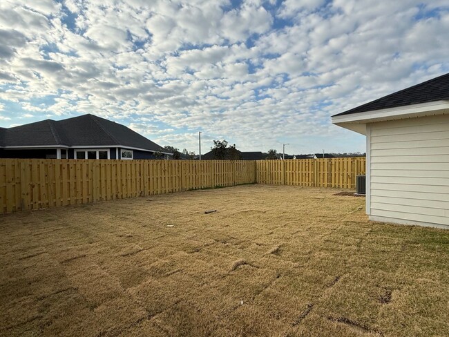 Building Photo - 3 Bedroom 2 Bath In Savannah Station