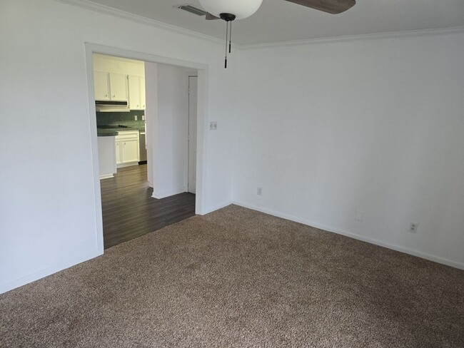 Building Photo - Refurbished - 3 bdrm 1.5 bath