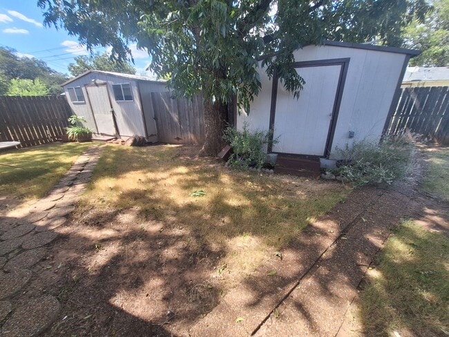 Building Photo - Cute CUTE 3bedroom