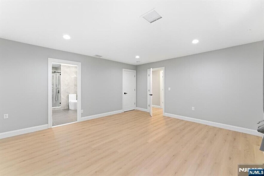 Building Photo - 15 Barnes Dr
