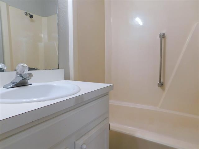 Building Photo - 3305 Gardenview Cir