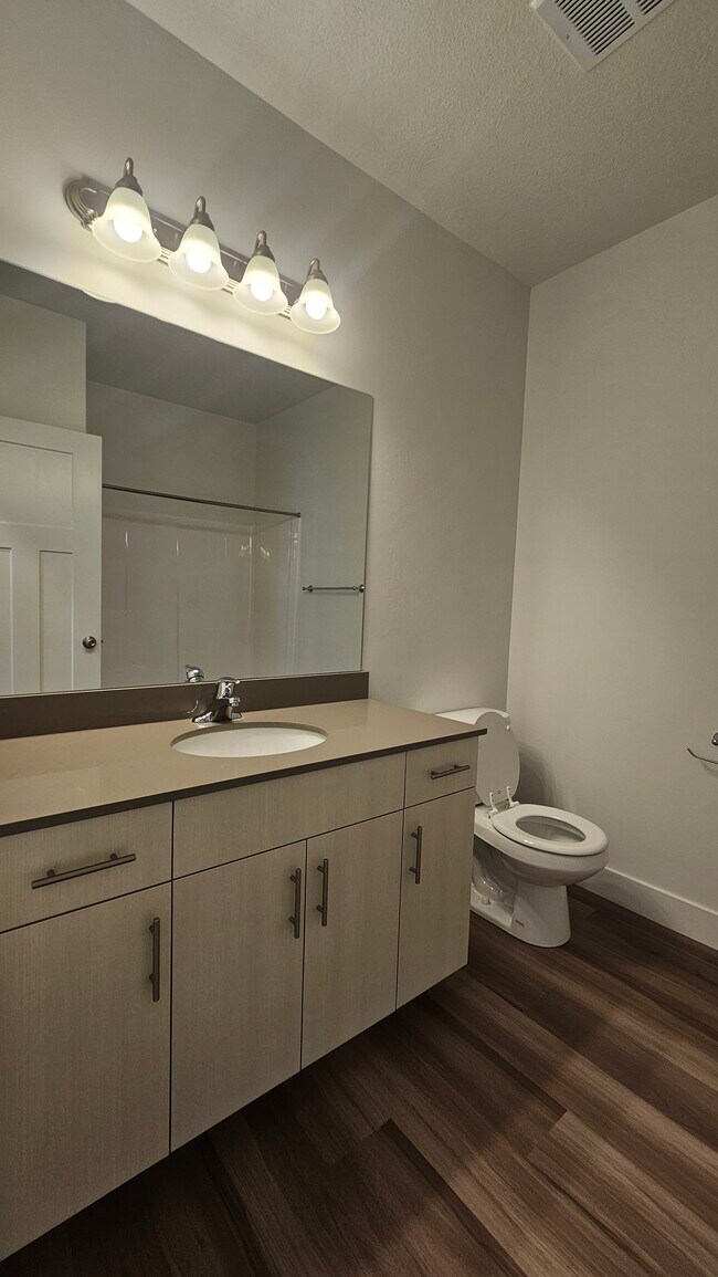 Building Photo - 13687 S Hanley Ln