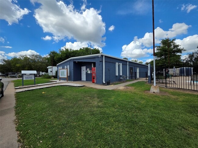 Building Photo - 2935 Calder Dr