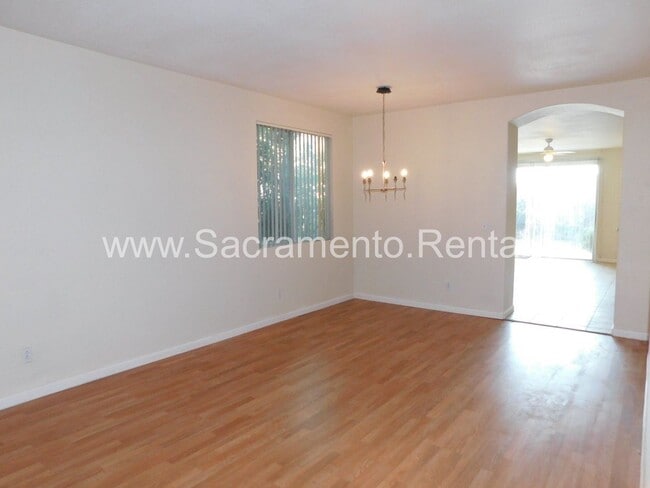 Building Photo - 4 br, 2 bath House - 4000 Saintsbury Drive