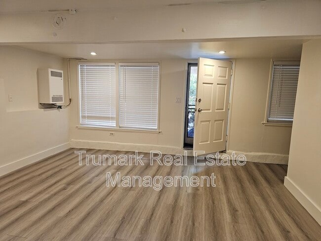 Building Photo - 2405 Honolulu Ave