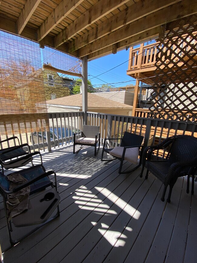 Building Photo - 3316 N Damen Ave