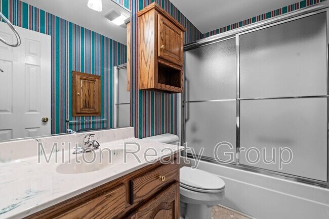 Building Photo - 464 Tirzah Dr