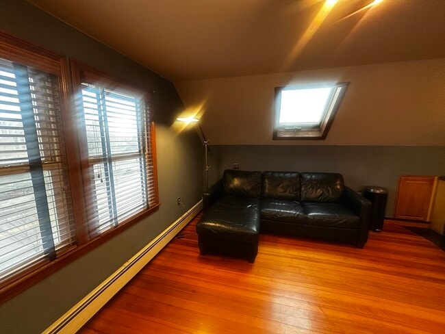 Building Photo - 1034 Main St