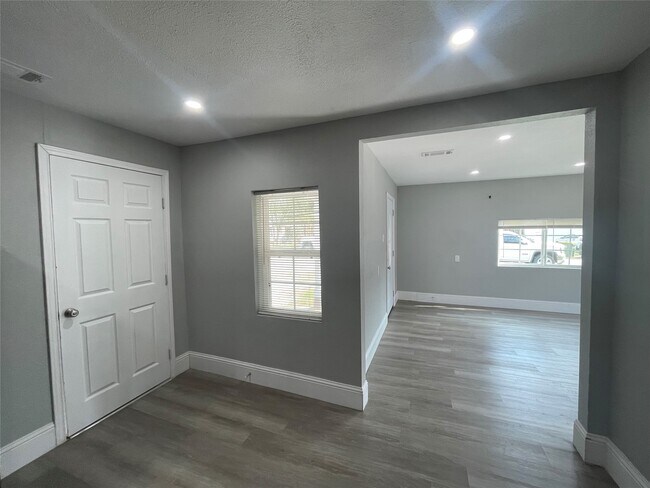 Building Photo - 2508 S Texas Ave