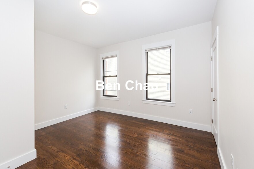 Building Photo - 24 Clary St