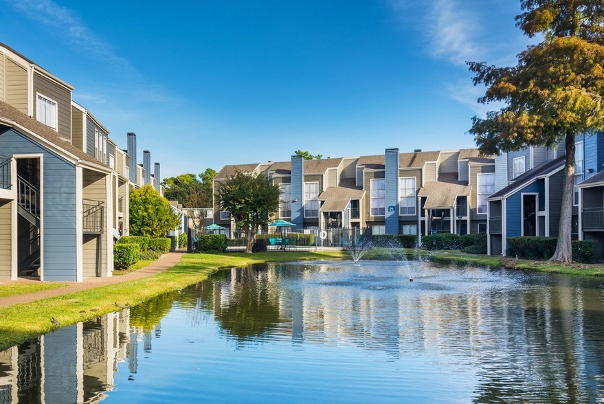 Park at Woodlake Houston, TX Apartment Finder