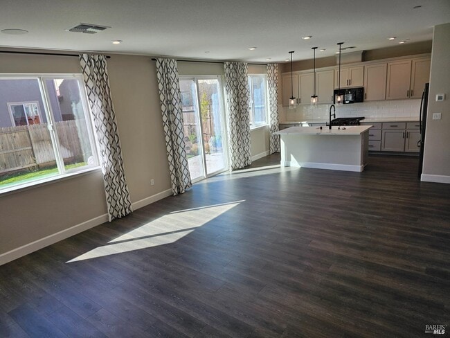 Building Photo - 525 Aliki Dr