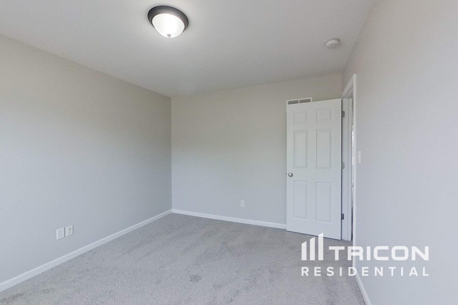Building Photo - 218 Roxbury Dr