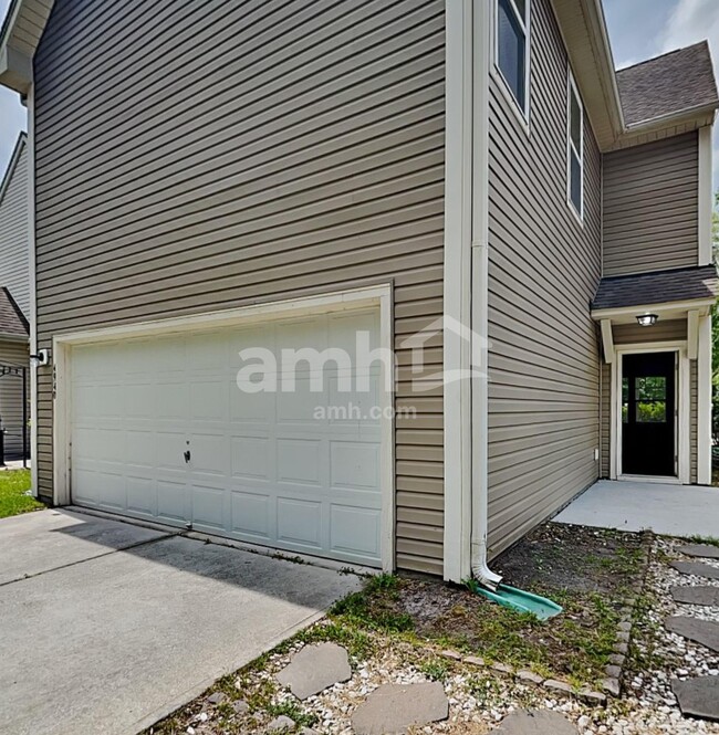 Building Photo - 4940 Ballantine Dr