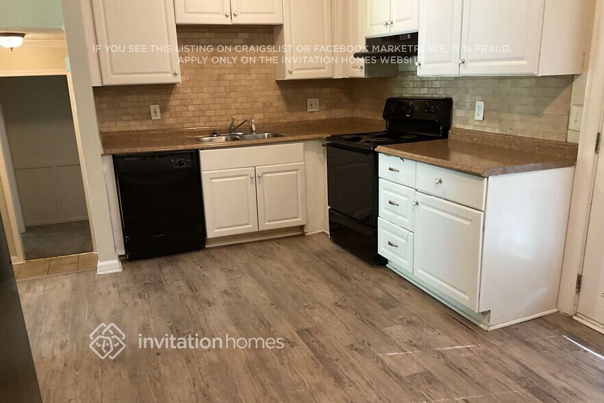 Building Photo - 3405 Estes Park Dr SW