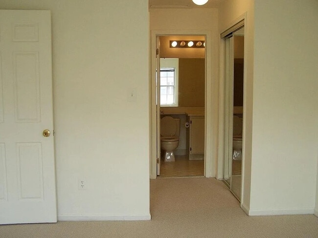 Building Photo - 40 Walnut St