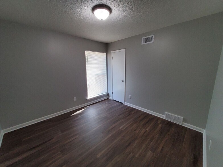 Building Photo - 5233 Breckenwood Dr