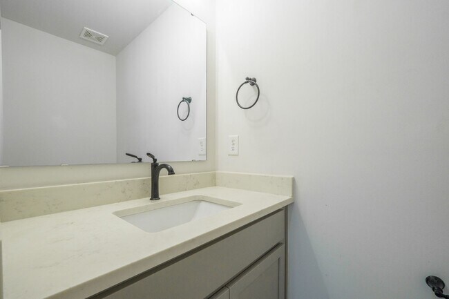 Building Photo - 608 Old Dominion Dr