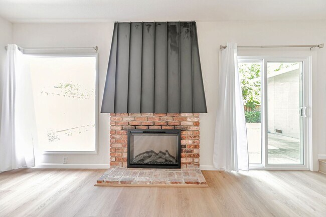 Building Photo - Cambrian Park Home Near Top Schools & Park...