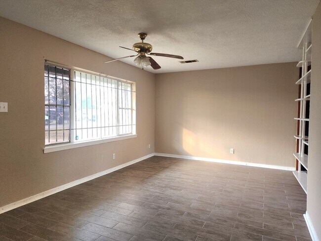 Building Photo - 13001 Knollcrest St